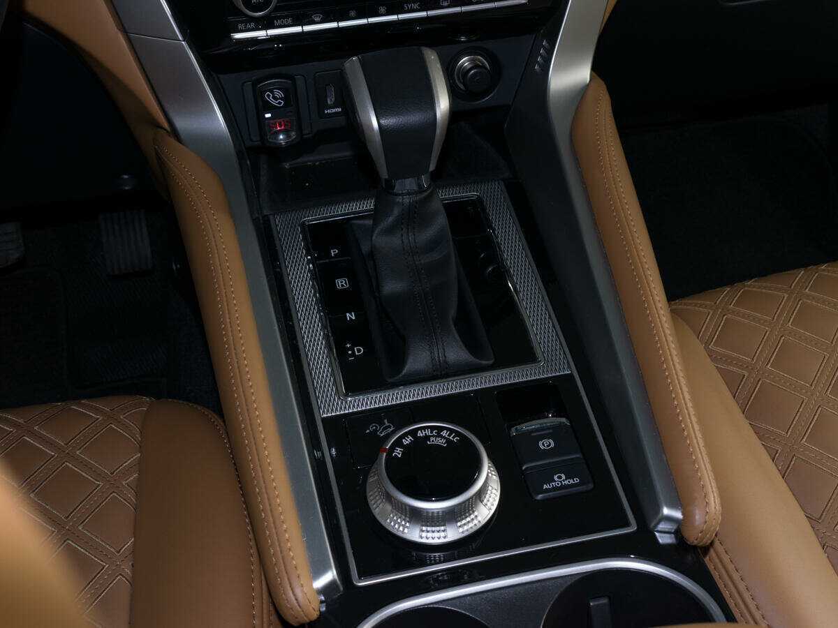 Купить Mitsubishi Montero Sport с пробегом. Фото: #10