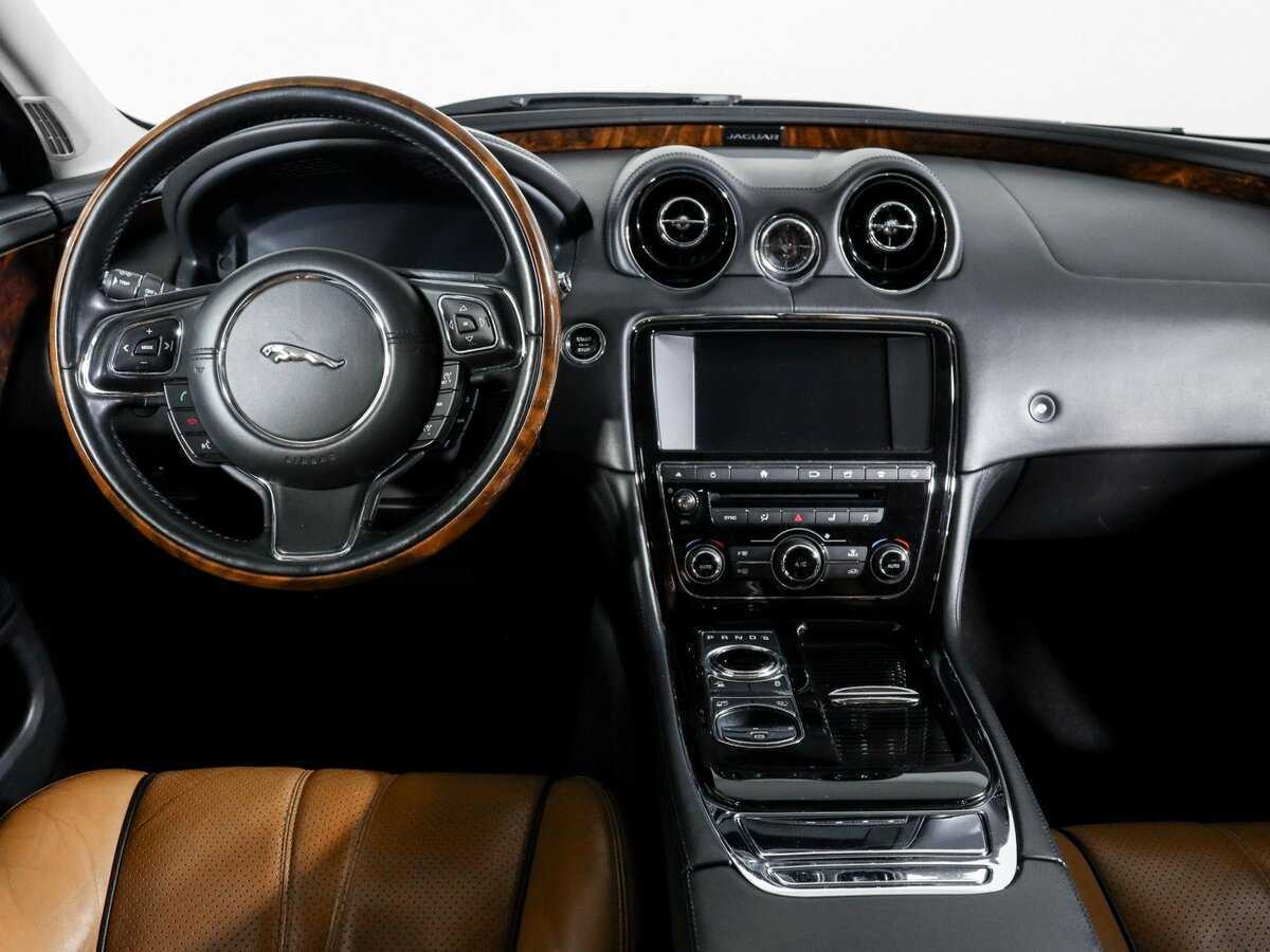 Купить Jaguar XJ с пробегом. Фото: #8