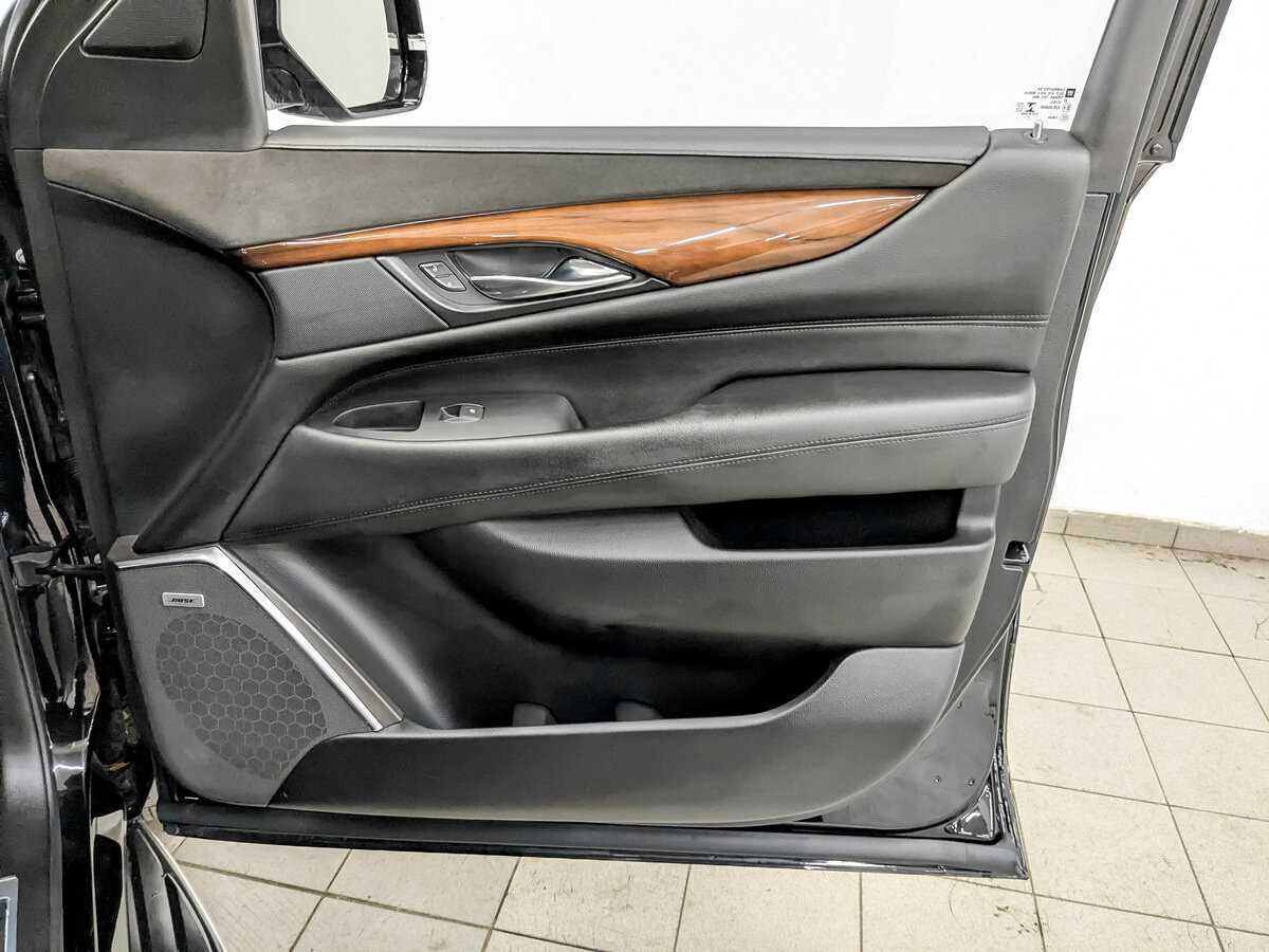 Купить Cadillac Escalade с пробегом. Фото: #23