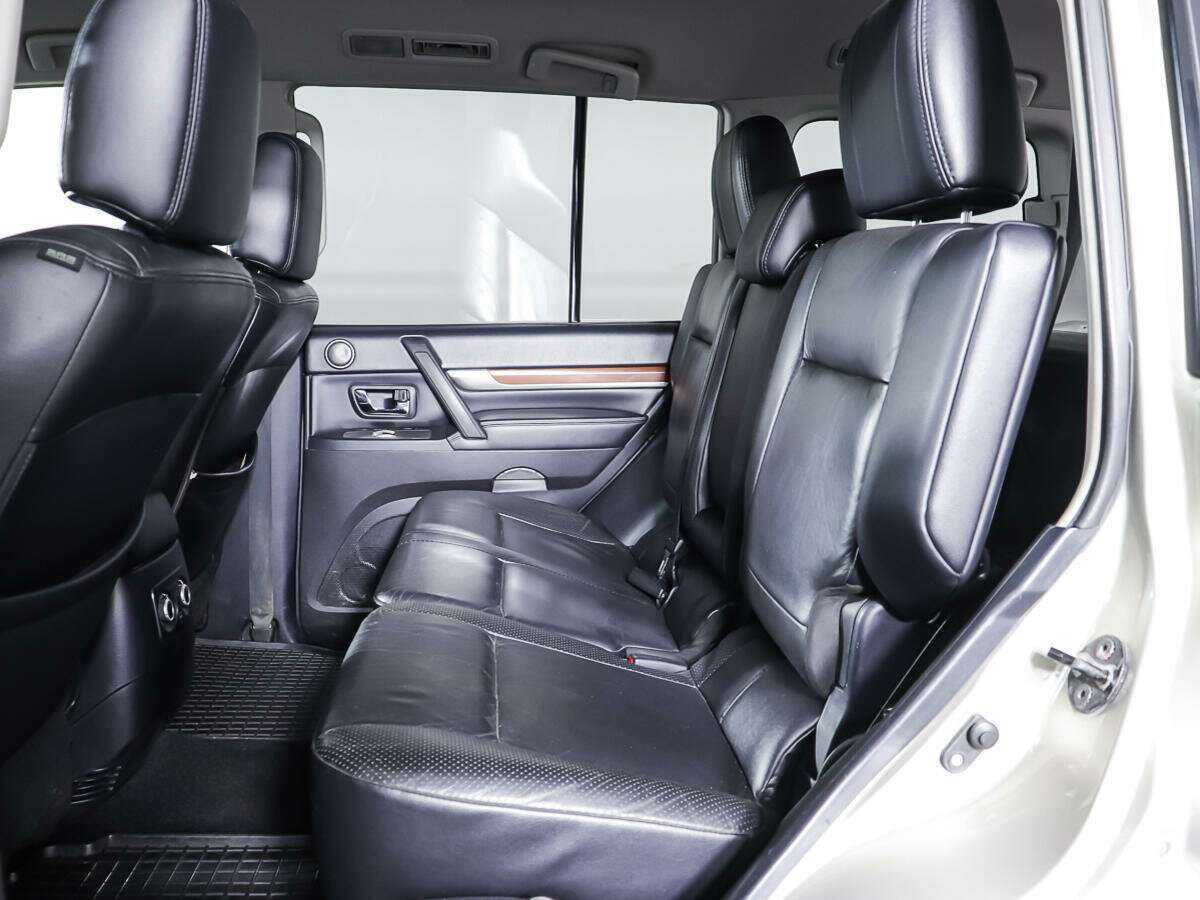Купить Mitsubishi Pajero с пробегом. Фото: #8