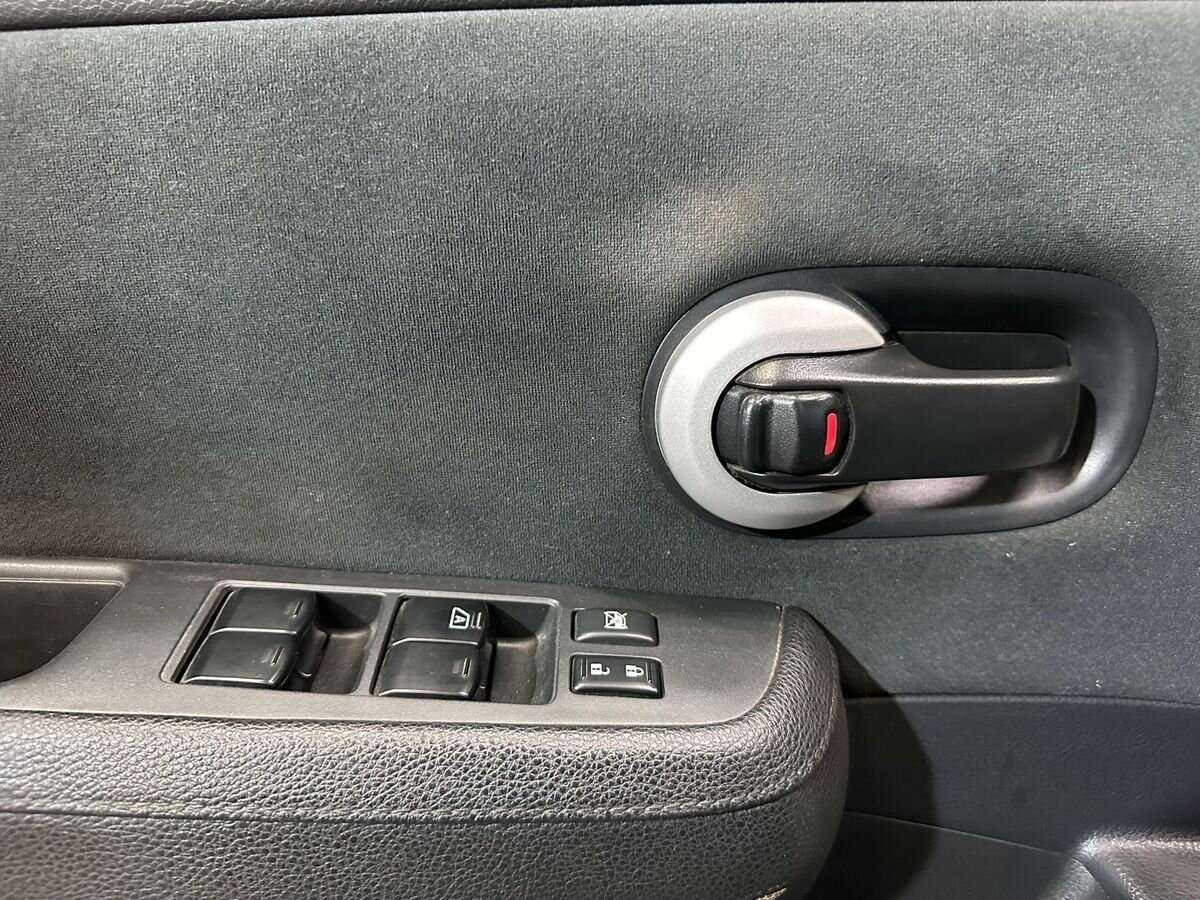 Купить Nissan Tiida с пробегом. Фото: #13