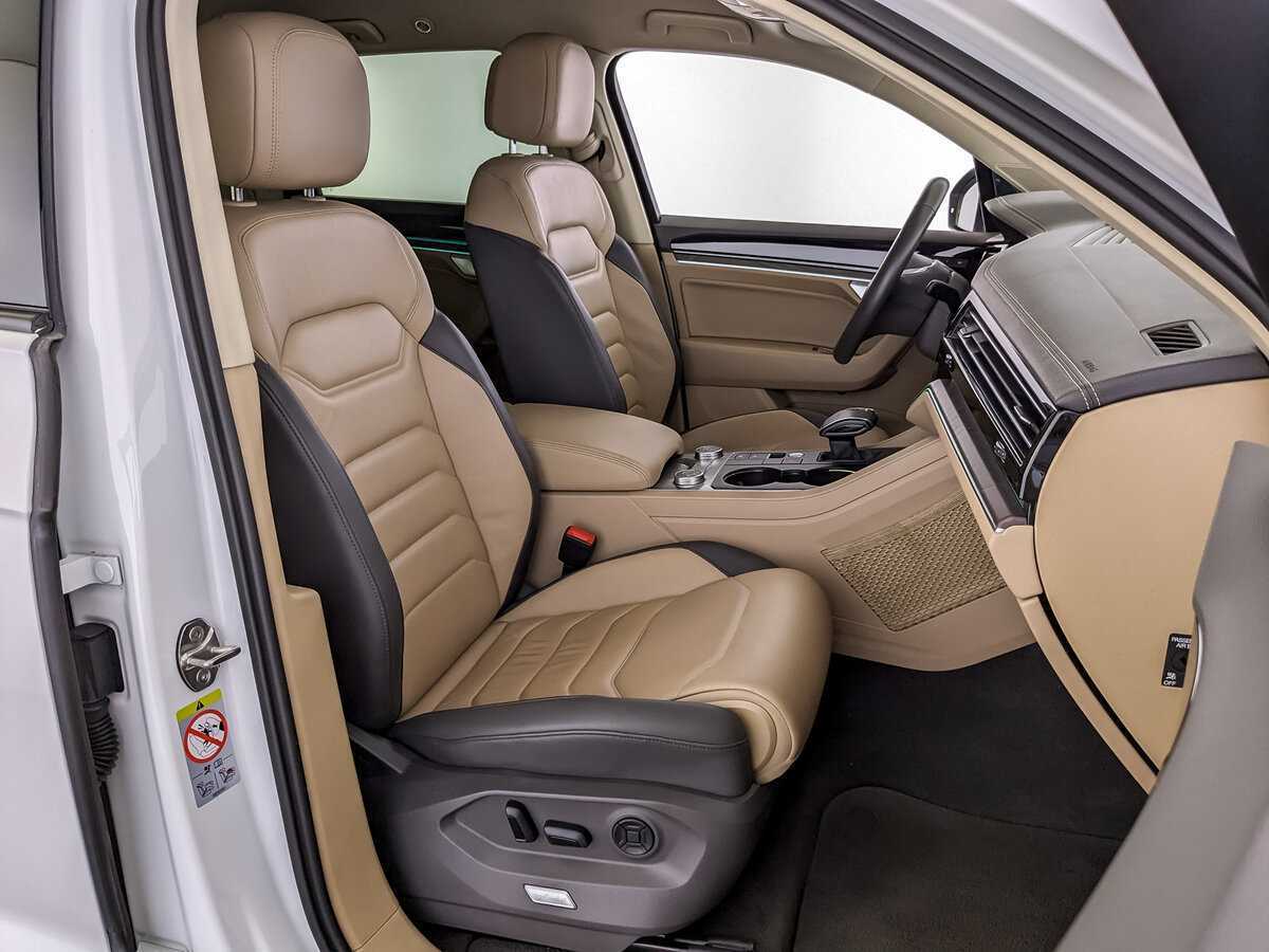 Купить Volkswagen Touareg с пробегом. Фото: #18