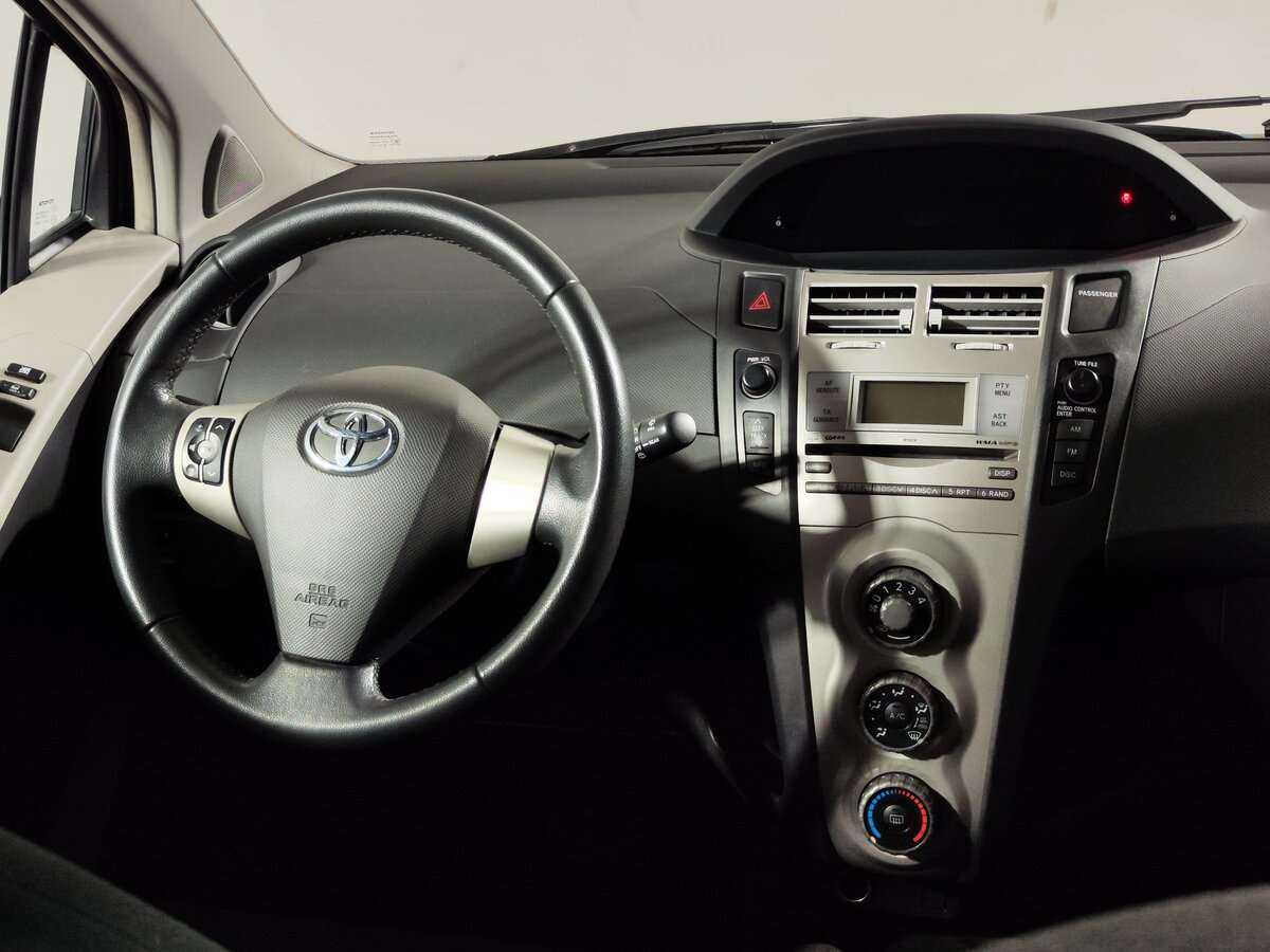 Купить Toyota Yaris с пробегом. Фото: #10