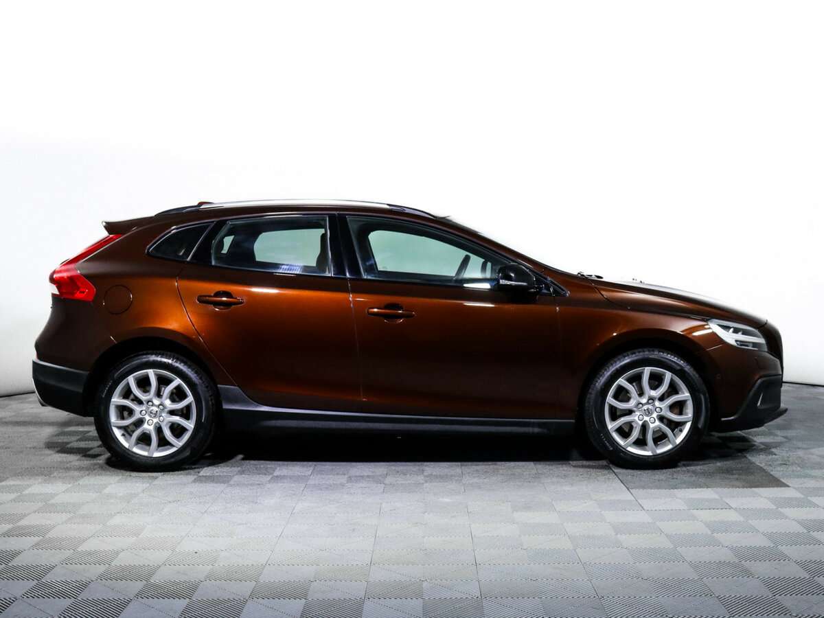 Купить Volvo V40 Cross Country с пробегом. Фото: #3