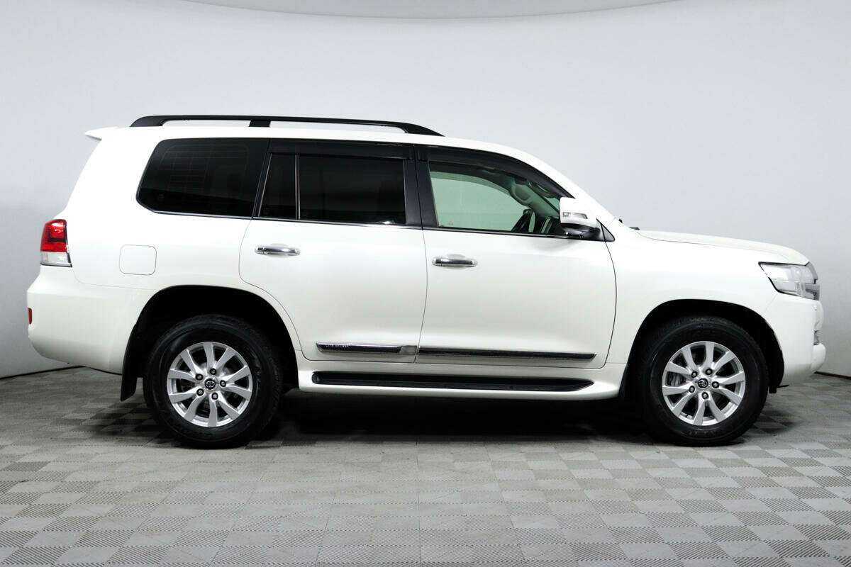 Купить Toyota Land Cruiser с пробегом. Фото: #3