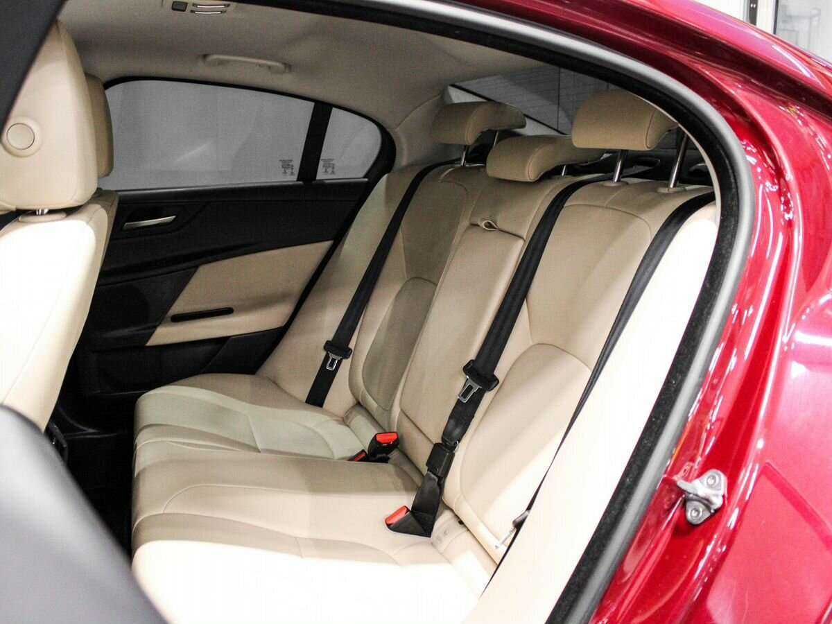 Купить Jaguar XE с пробегом. Фото: #17