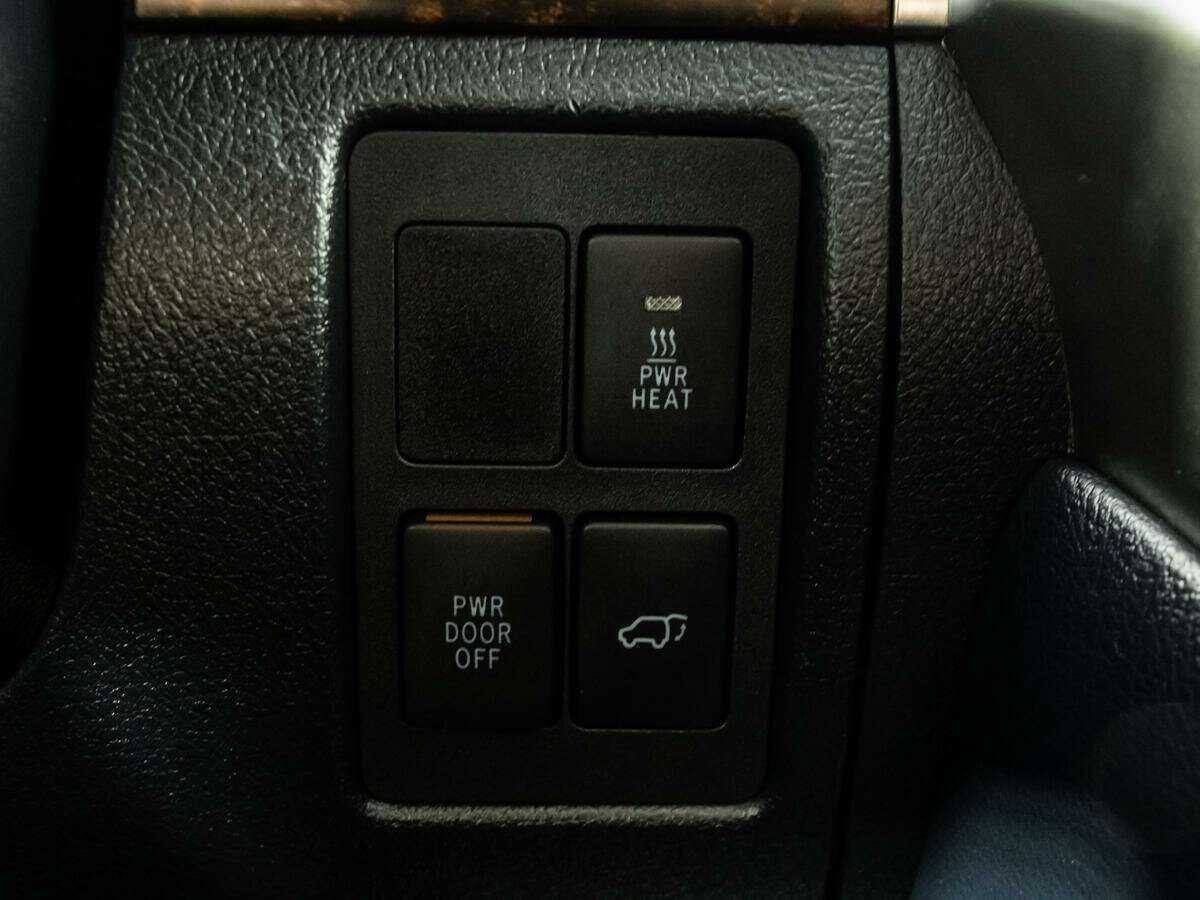 Купить Toyota Land Cruiser с пробегом. Фото: #18
