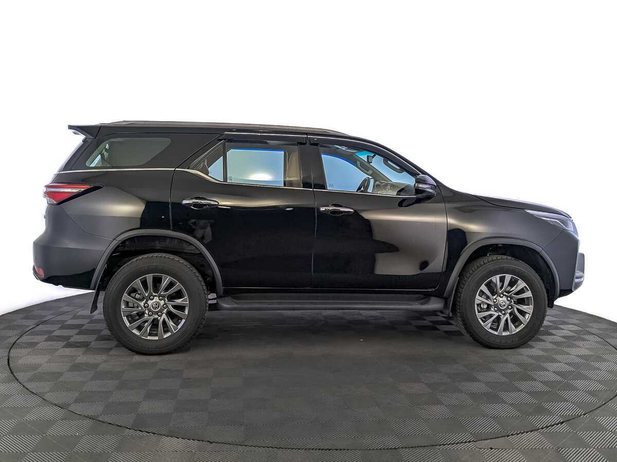 Купить Toyota Fortuner с пробегом. Фото: #3