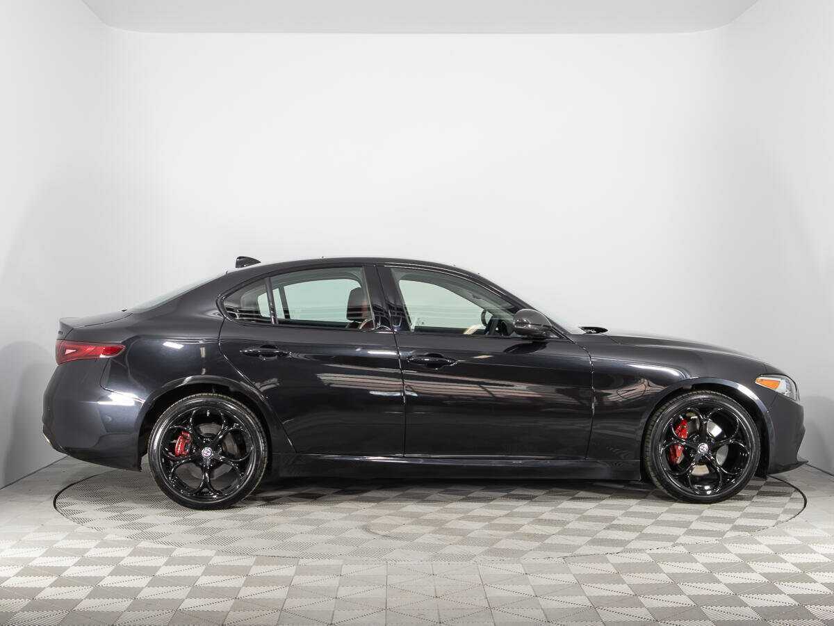 Купить Alfa Romeo Giulia с пробегом. Фото: #3
