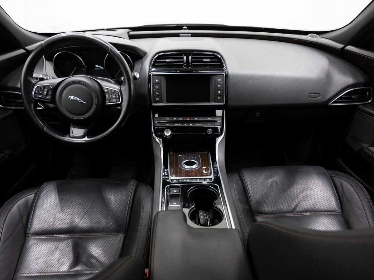 Купить Jaguar XE с пробегом. Фото: #13