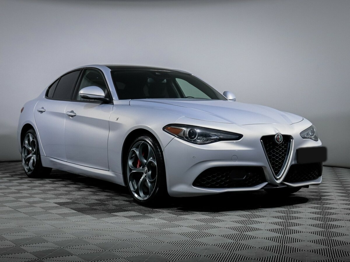 Купить Alfa Romeo Giulia с пробегом. Фото: #2