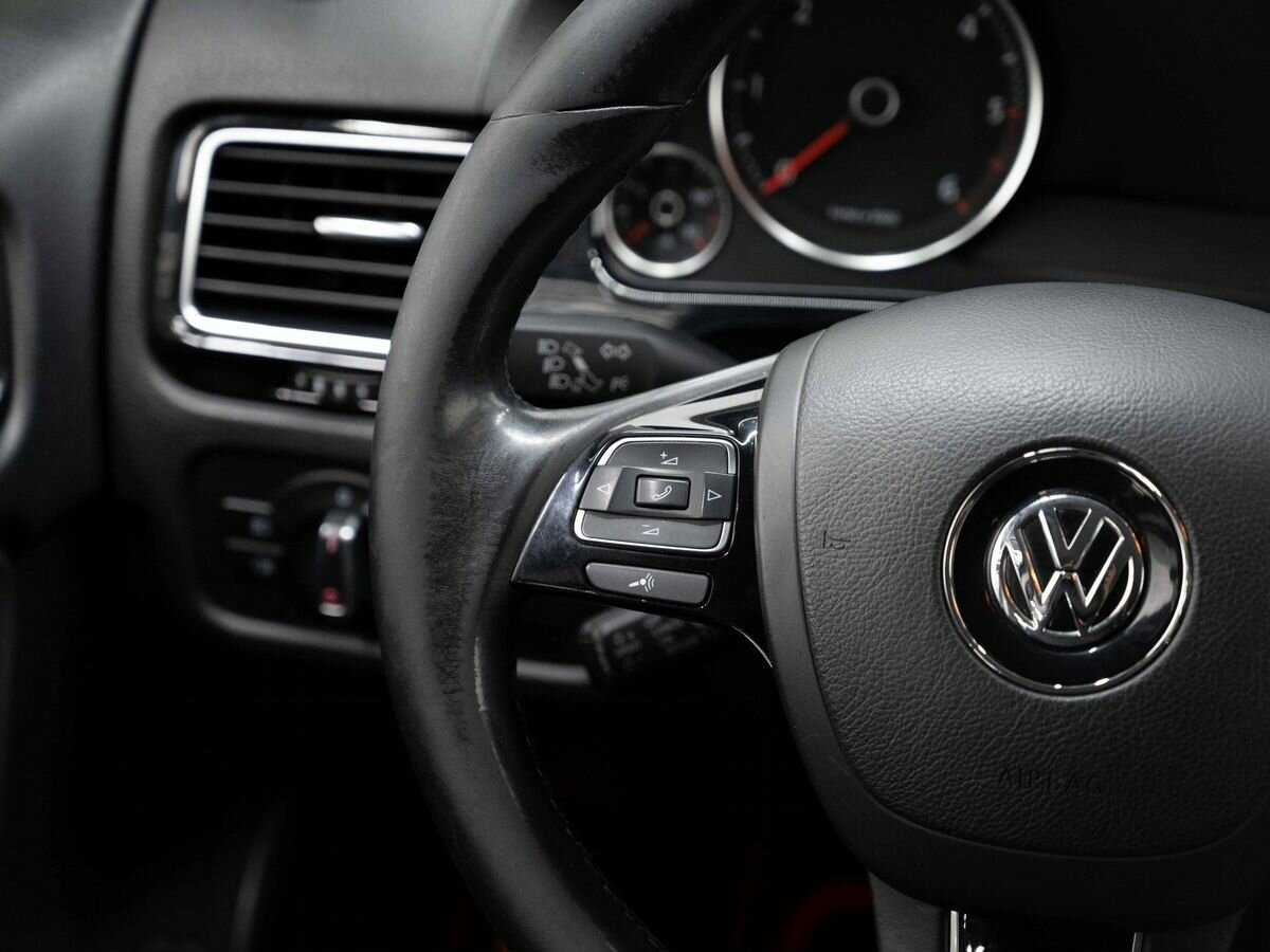 Купить Volkswagen Touareg с пробегом. Фото: #15