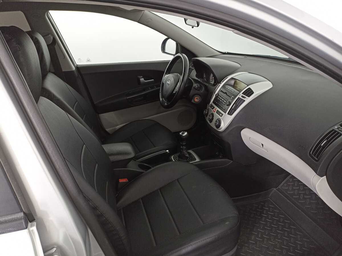 Купить Kia Ceed с пробегом. Фото: #10