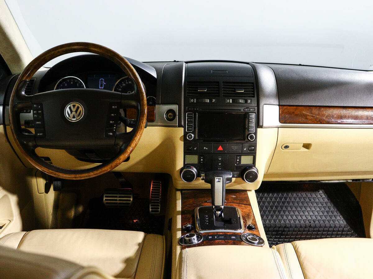 Купить Volkswagen Touareg с пробегом. Фото: #11