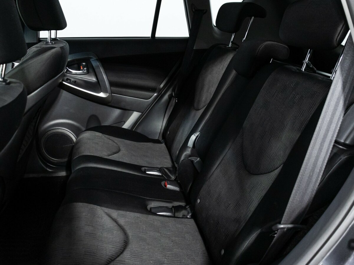 Купить Toyota RAV4 с пробегом. Фото: #9