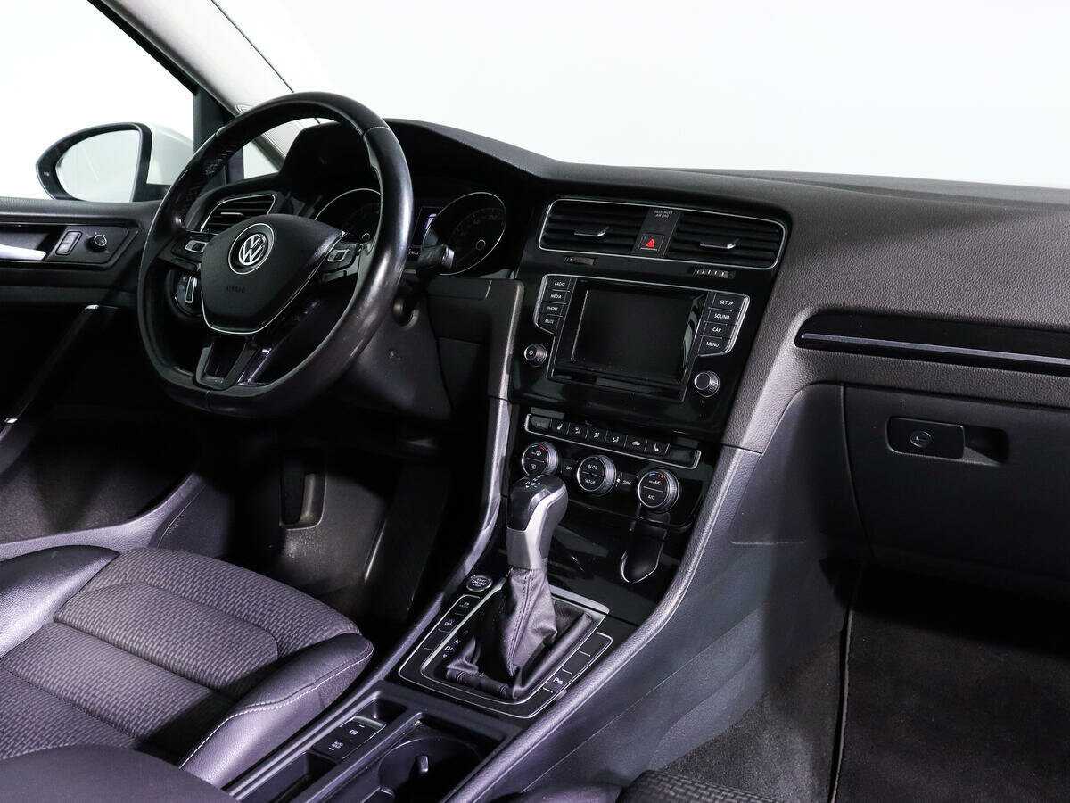 Купить Volkswagen Golf с пробегом. Фото: #6
