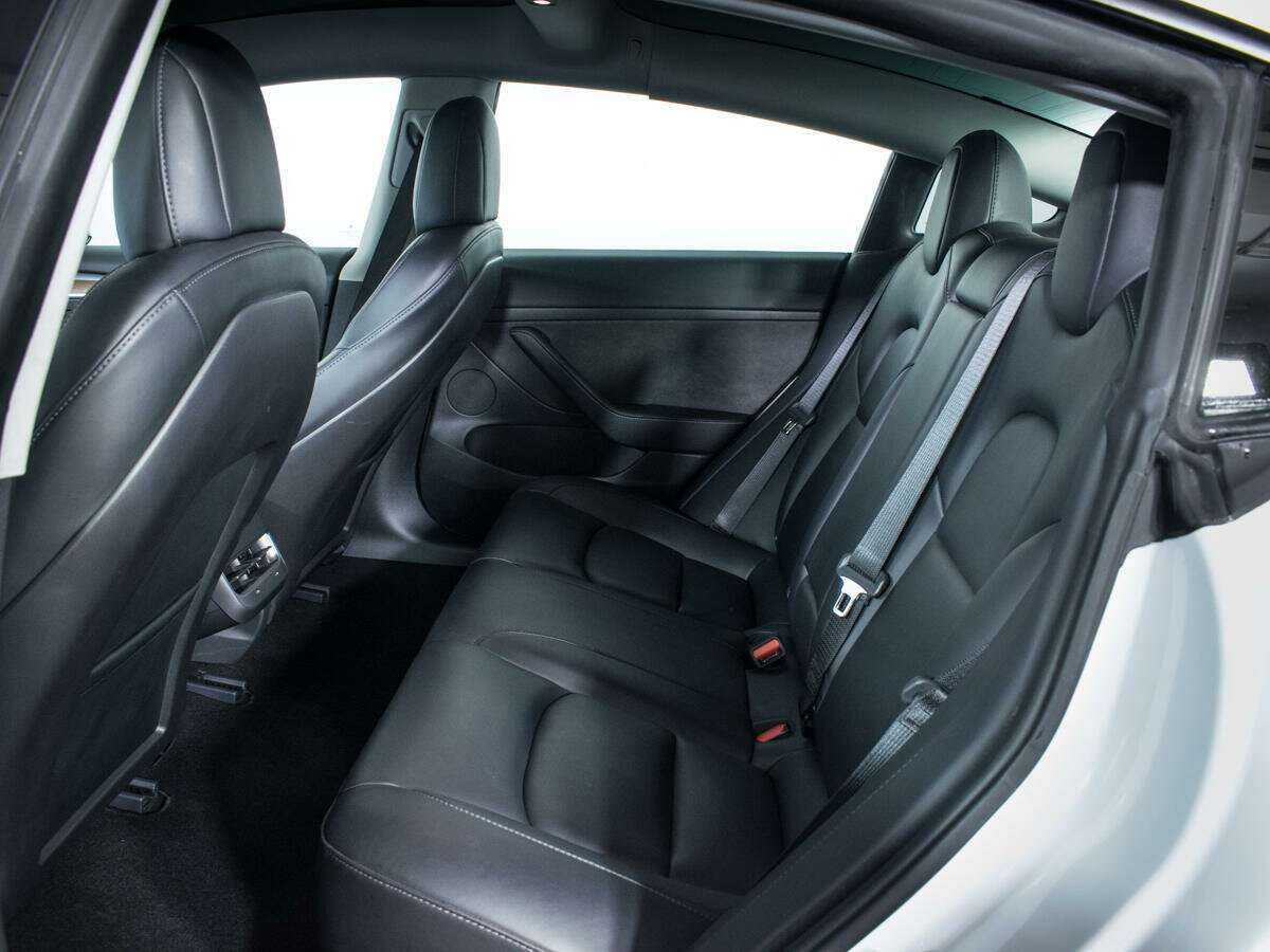 Купить Tesla Model 3 с пробегом. Фото: #9