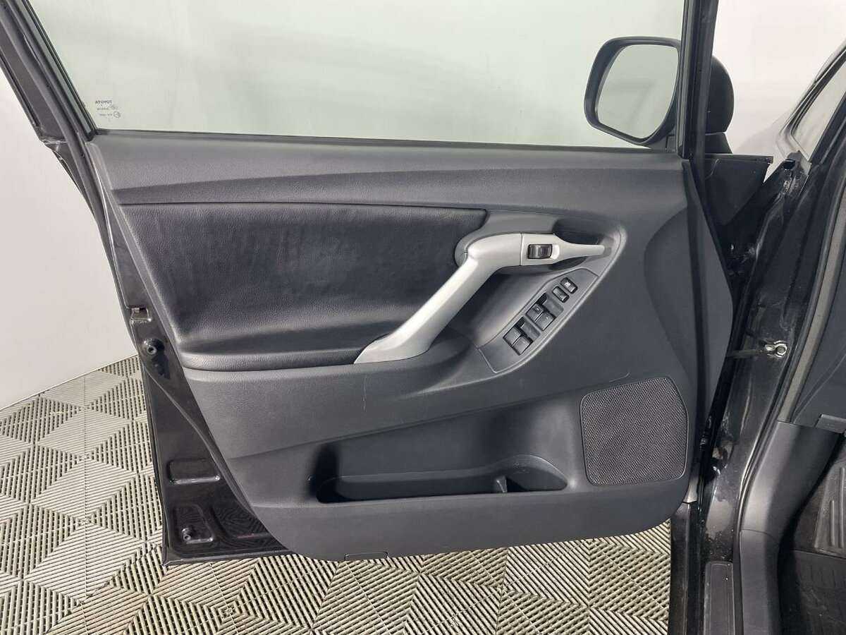 Купить Toyota Verso с пробегом. Фото: #7