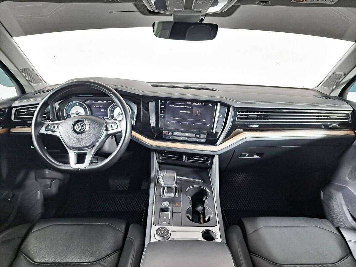 Купить Volkswagen Touareg с пробегом. Фото: #11
