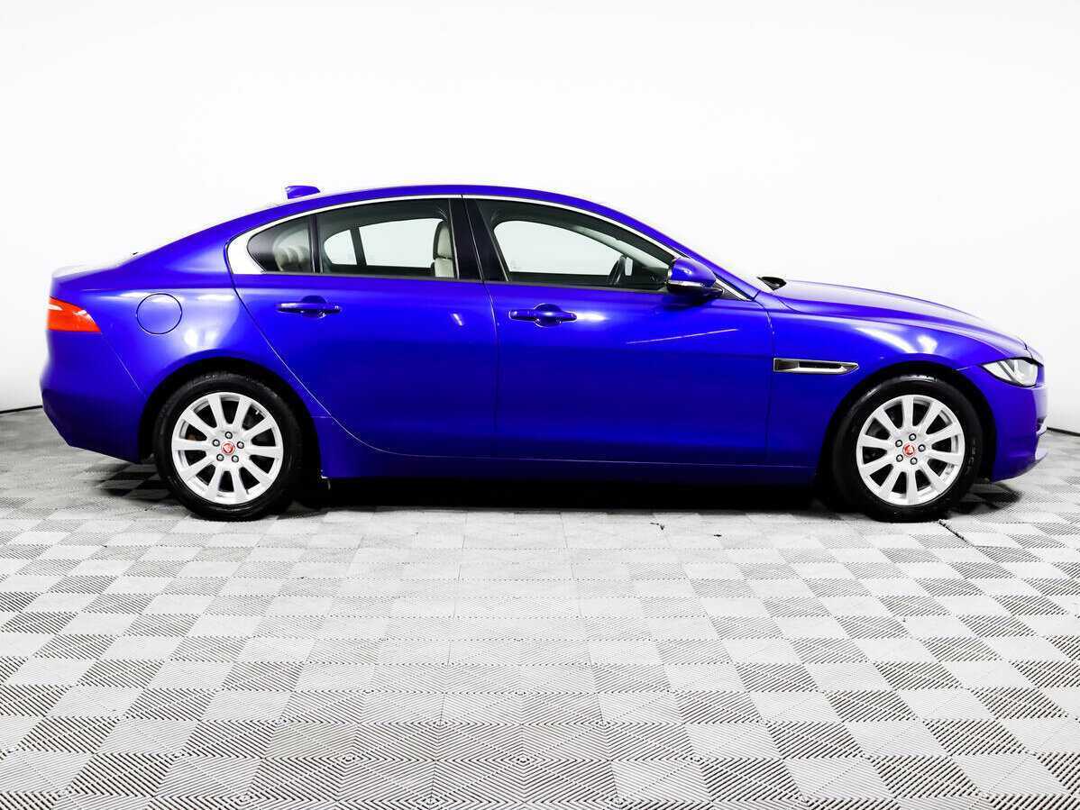 Купить Jaguar XE с пробегом. Фото: #3