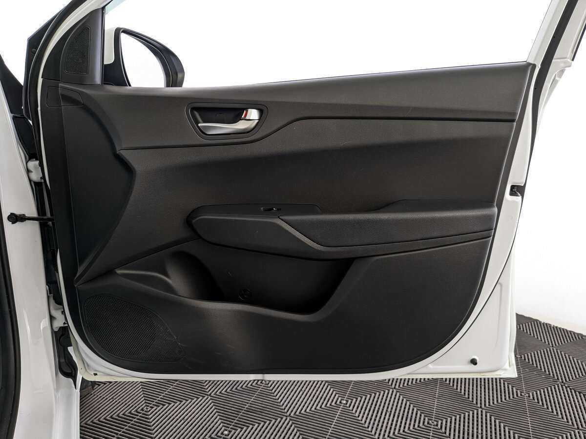 Купить Hyundai Solaris с пробегом. Фото: #24
