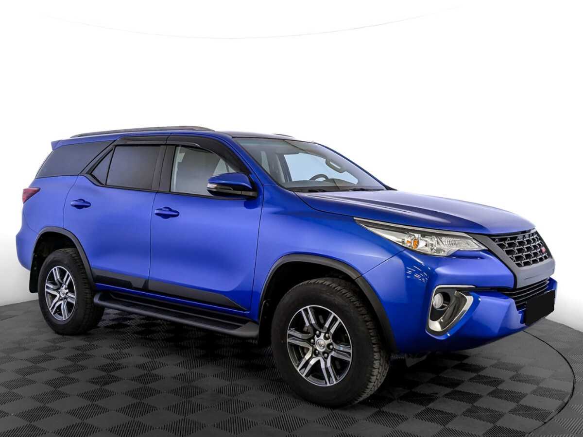 Купить Toyota Fortuner с пробегом. Фото: #2