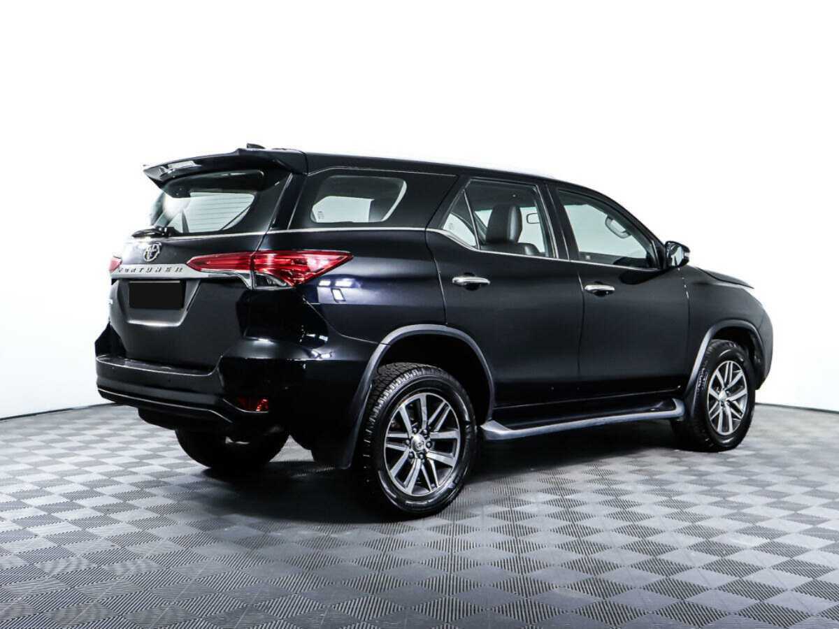 Купить Toyota Fortuner с пробегом. Фото: #2