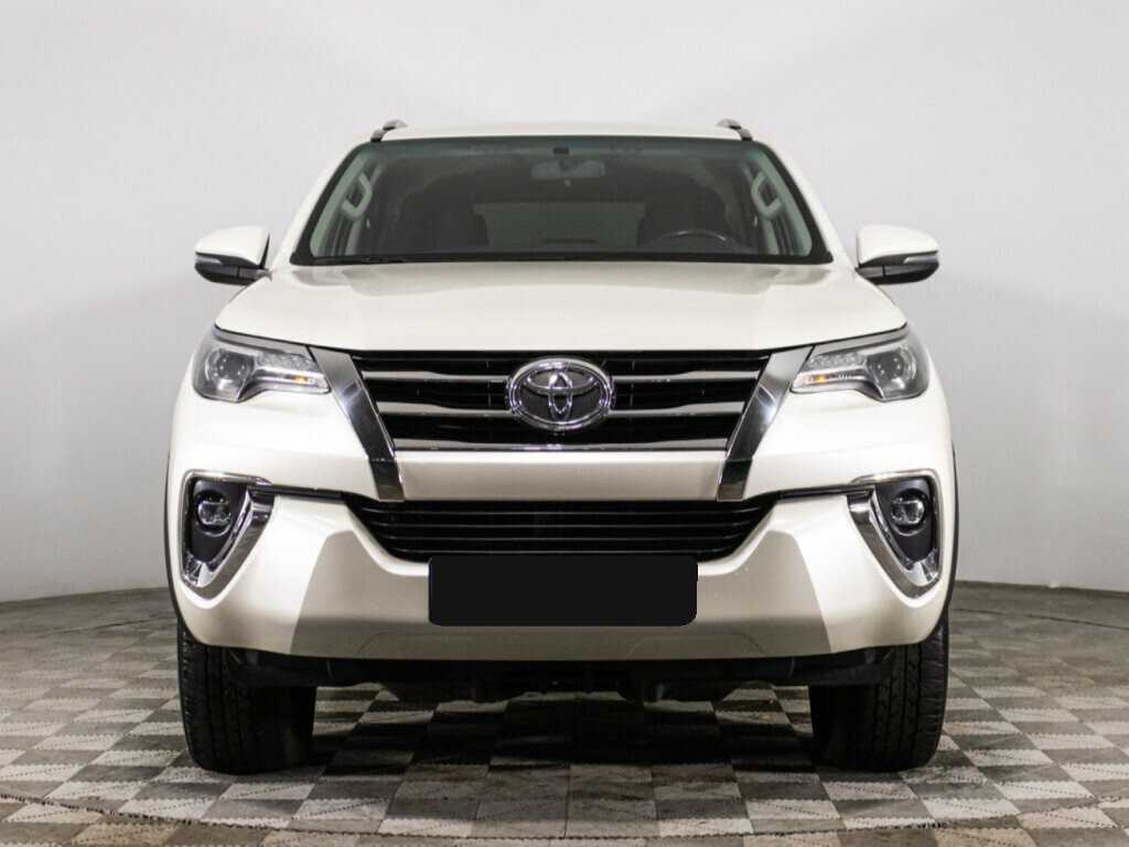 Купить Toyota Fortuner с пробегом. Фото: #1