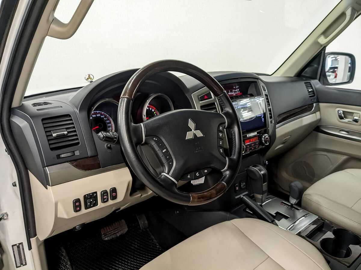 Купить Mitsubishi Pajero с пробегом. Фото: #15