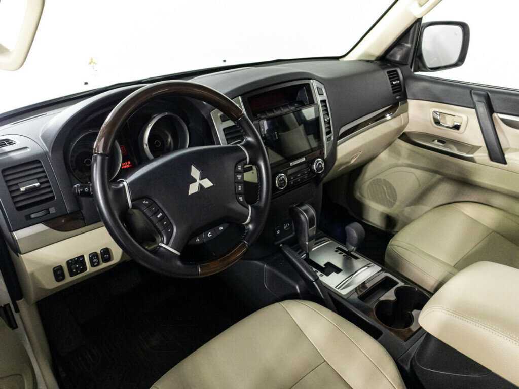 Купить Mitsubishi Pajero с пробегом. Фото: #10