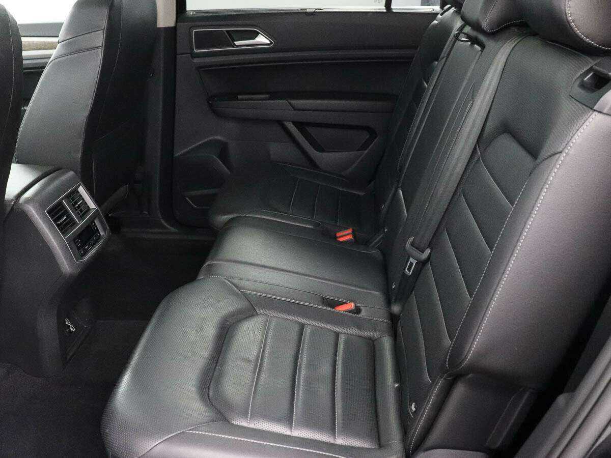 Купить Volkswagen Teramont с пробегом. Фото: #7
