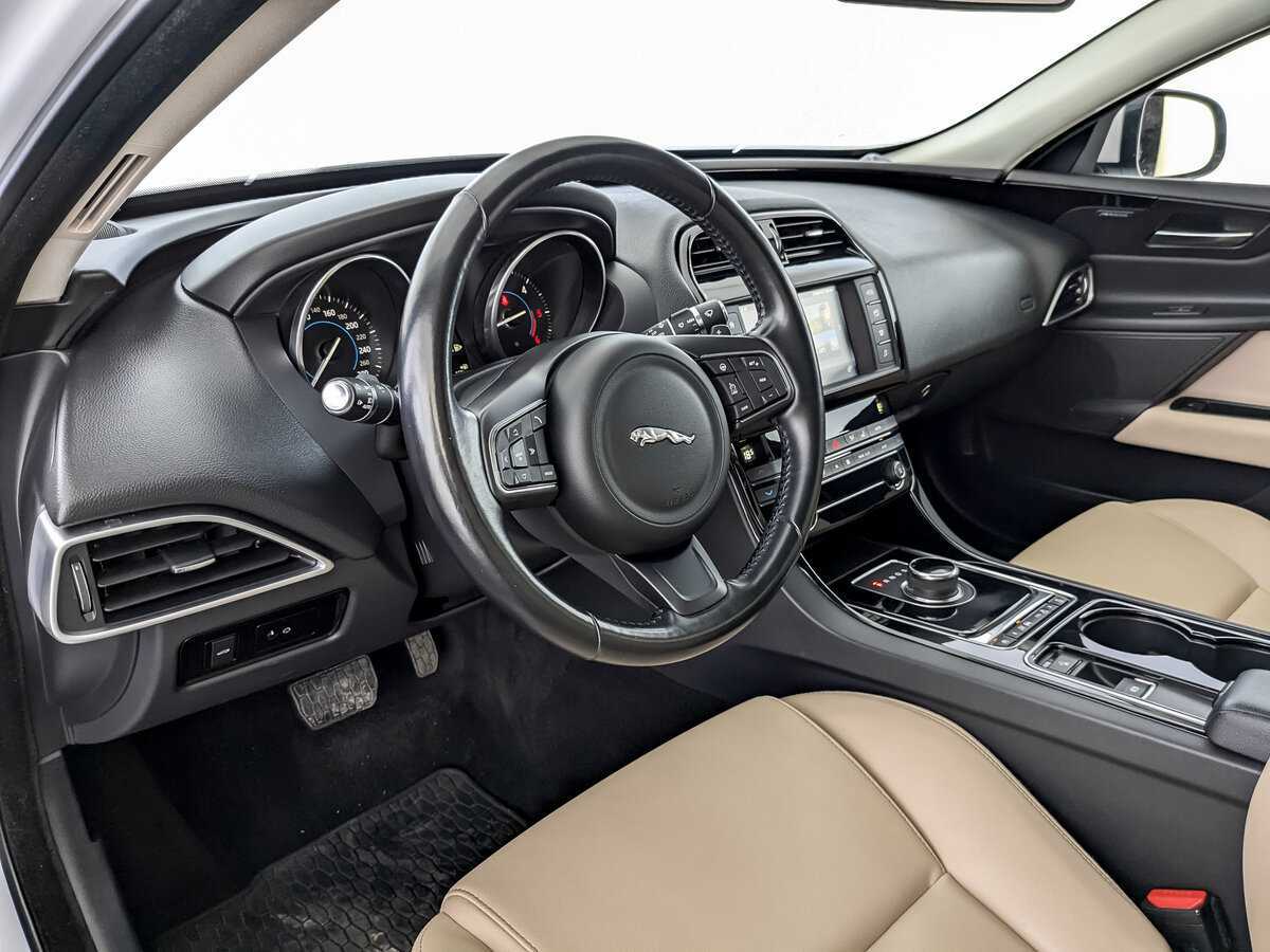 Купить Jaguar XE с пробегом. Фото: #15