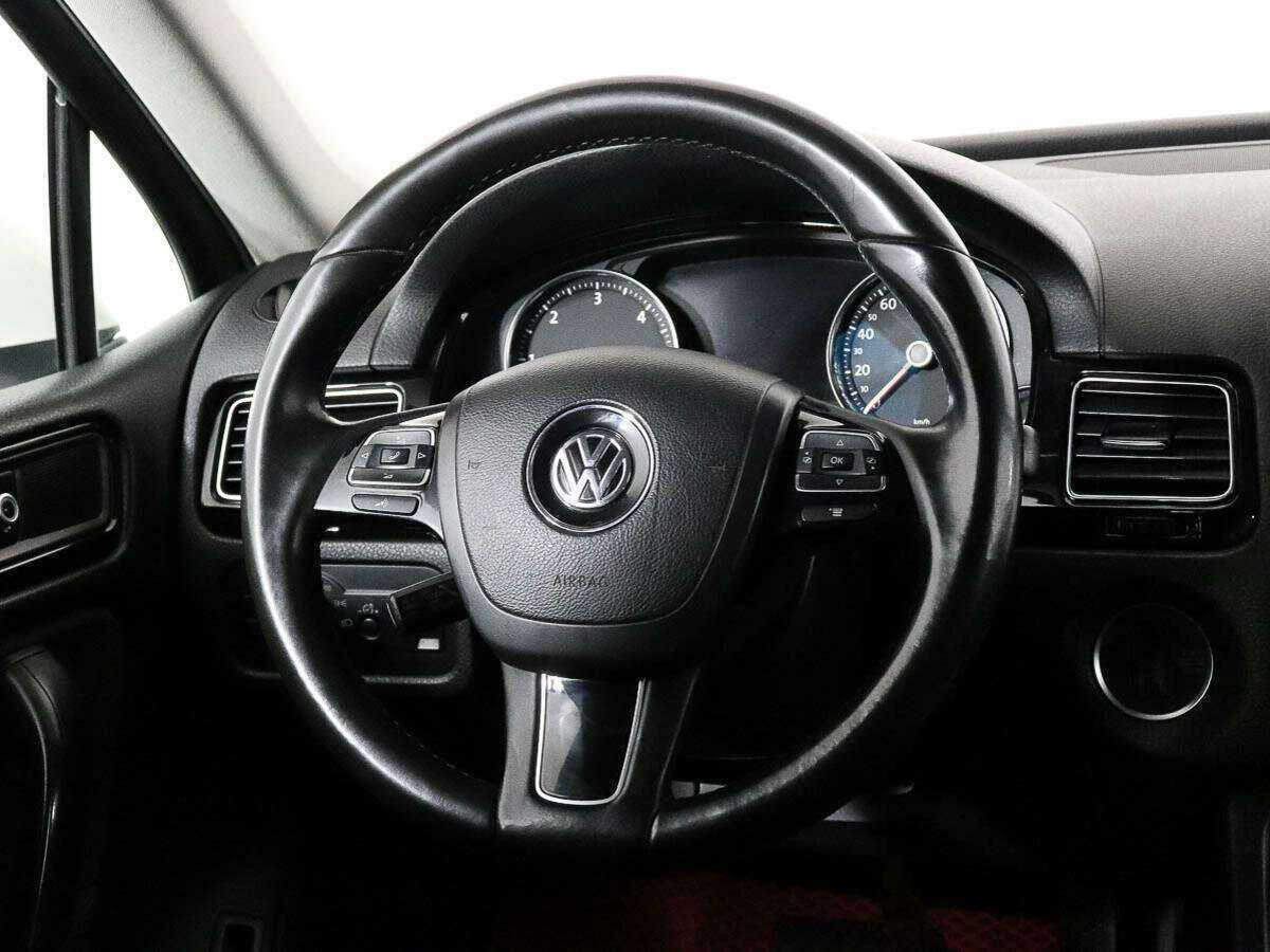 Купить Volkswagen Touareg с пробегом. Фото: #10