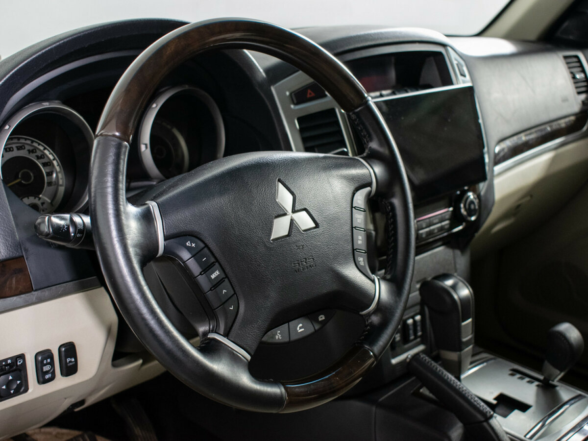 Купить Mitsubishi Pajero с пробегом. Фото: #18