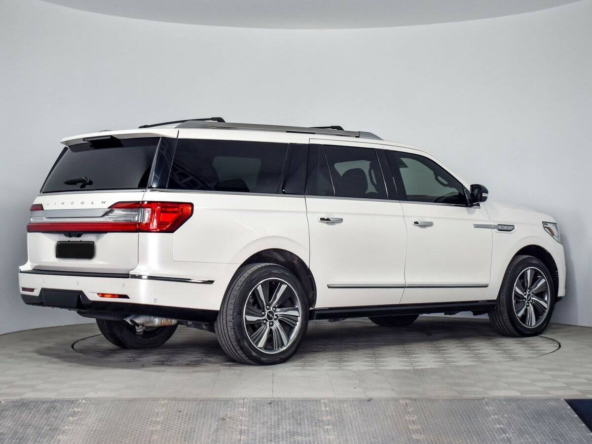 Купить Lincoln Navigator с пробегом. Фото: #4