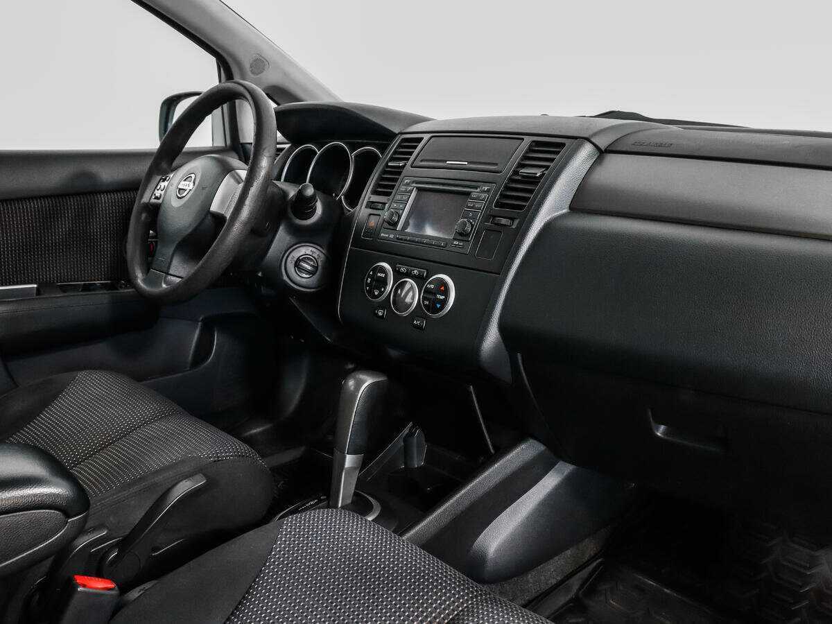 Купить Nissan Tiida с пробегом. Фото: #9