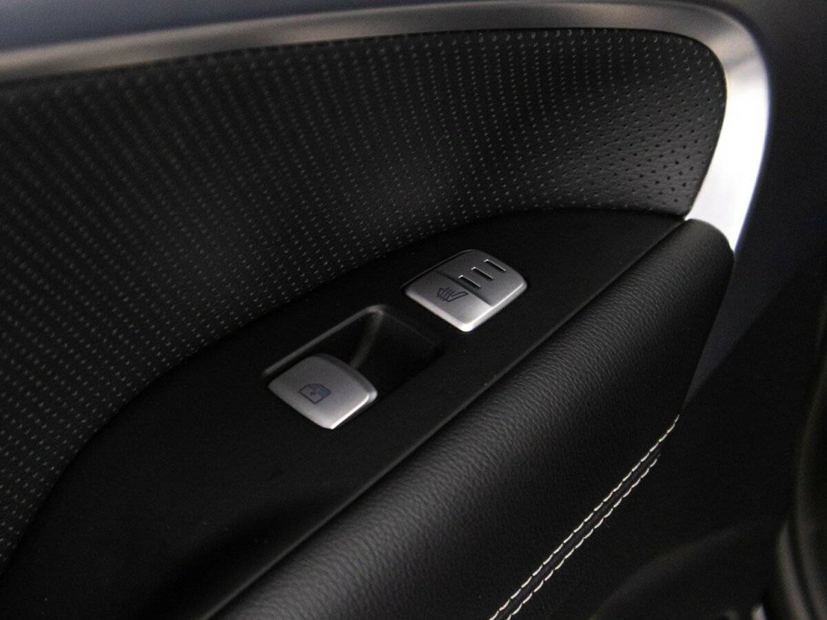Купить Genesis G70 с пробегом. Фото: #19