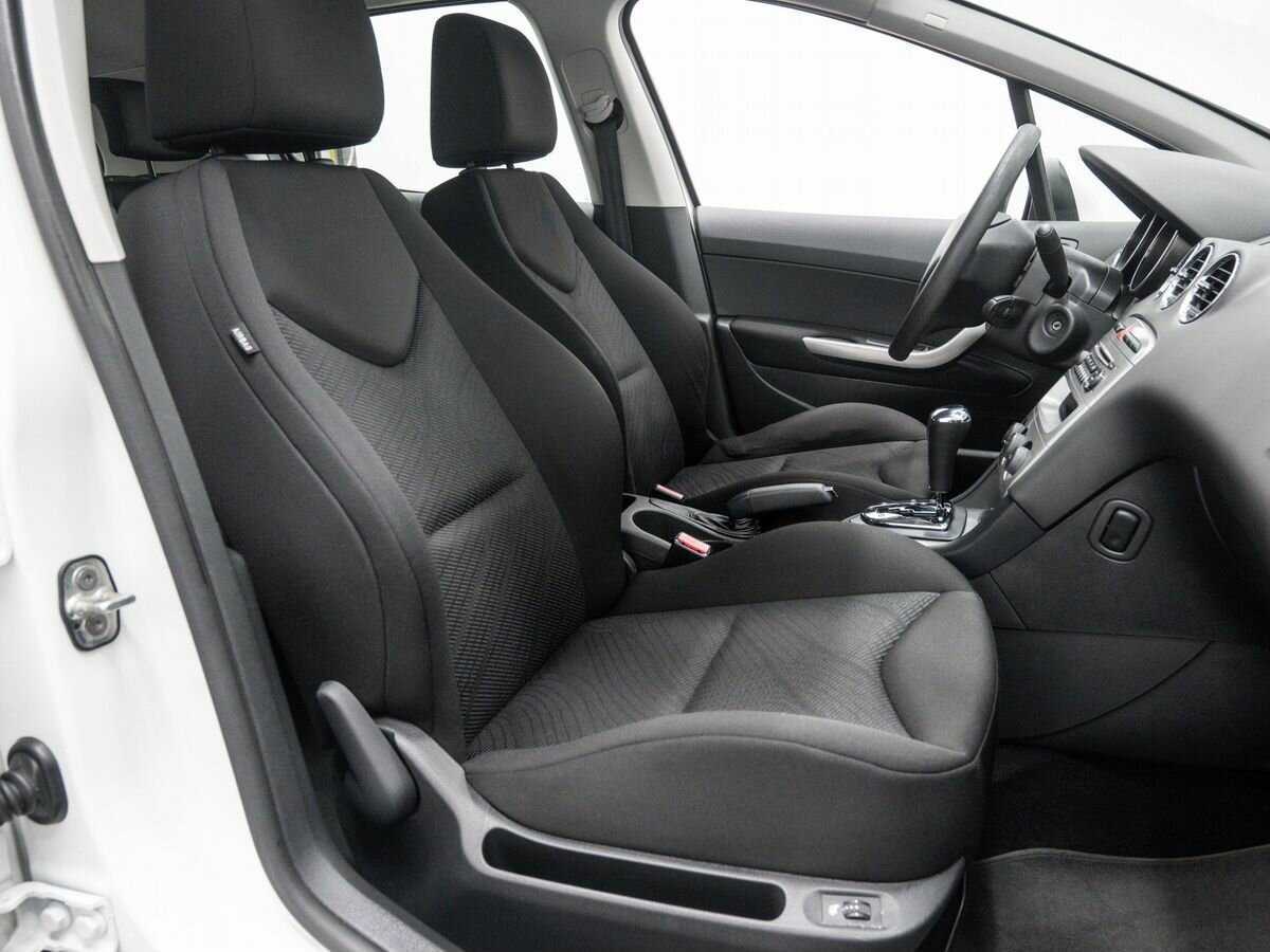 Купить Peugeot 308 с пробегом. Фото: #7