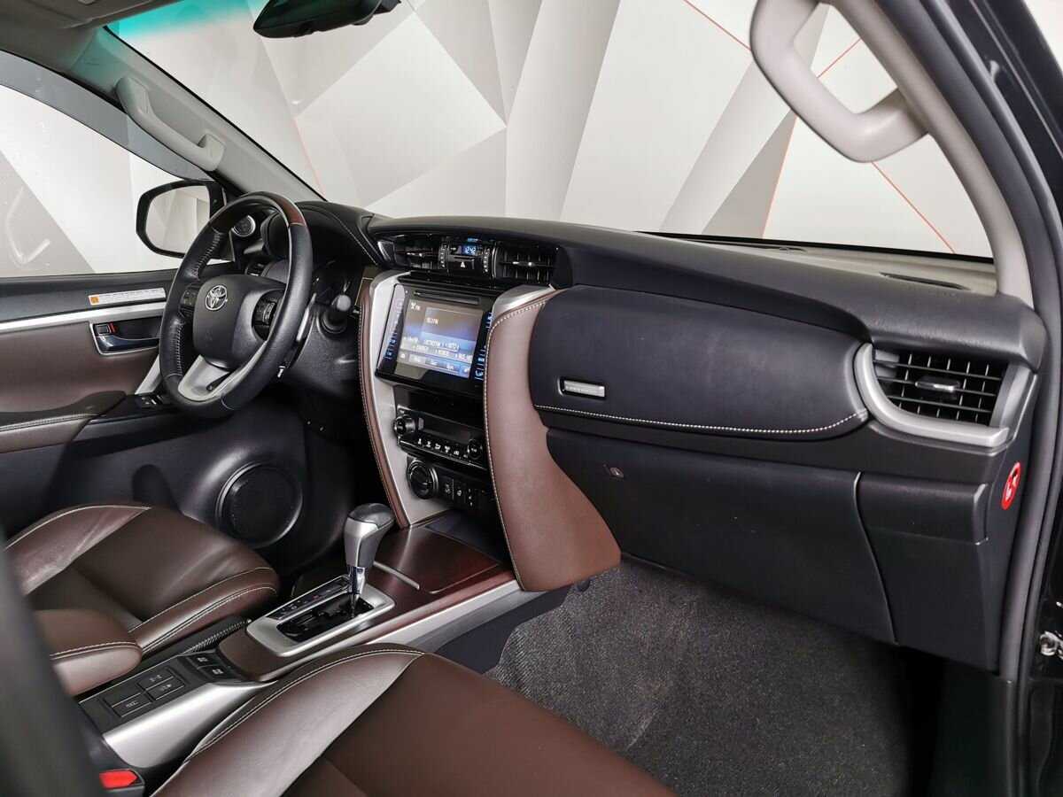 Купить Toyota Fortuner с пробегом. Фото: #8