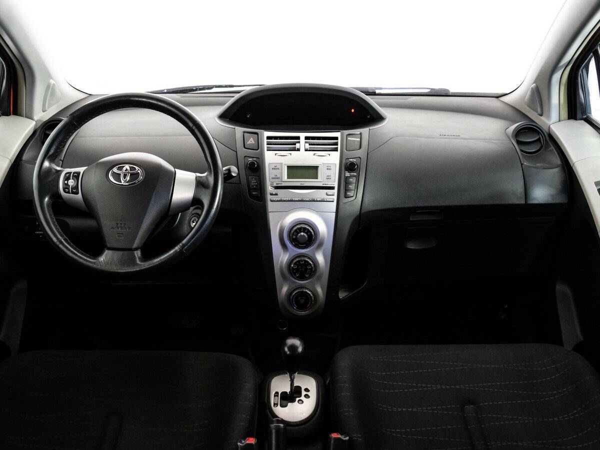 Купить Toyota Yaris с пробегом. Фото: #8