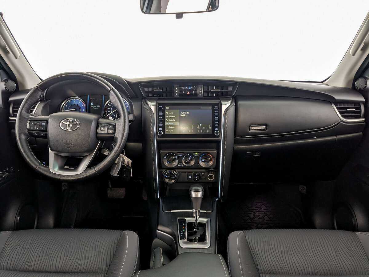 Купить Toyota Fortuner с пробегом. Фото: #10