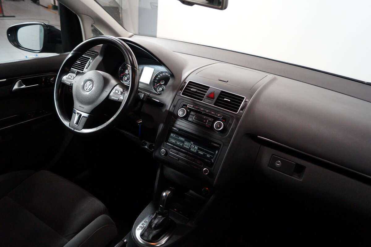 Купить Volkswagen Touran с пробегом. Фото: #11