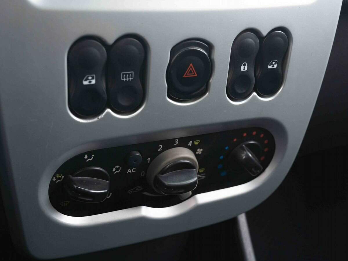 Купить Renault Sandero с пробегом. Фото: #14