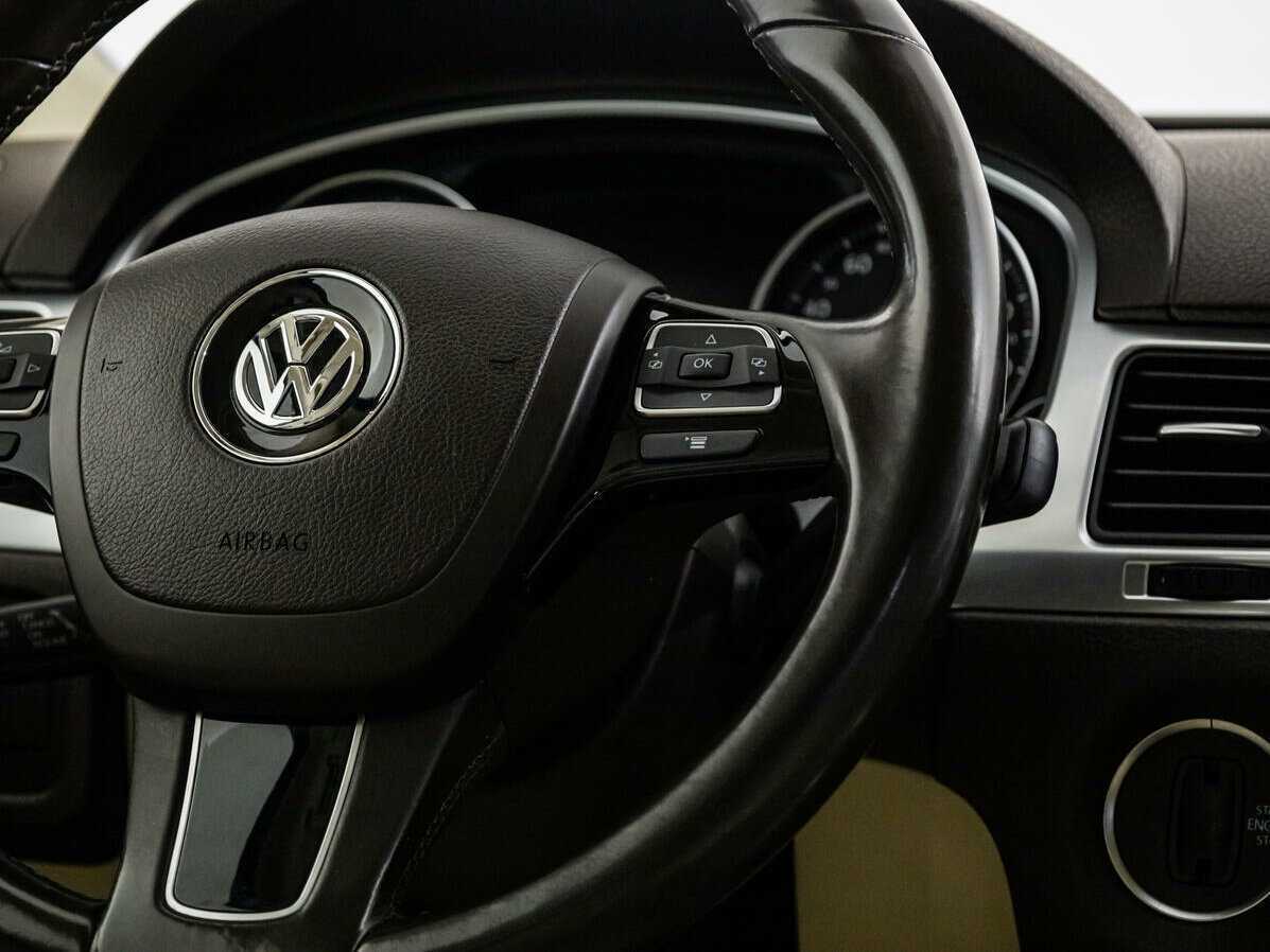 Купить Volkswagen Touareg с пробегом. Фото: #14