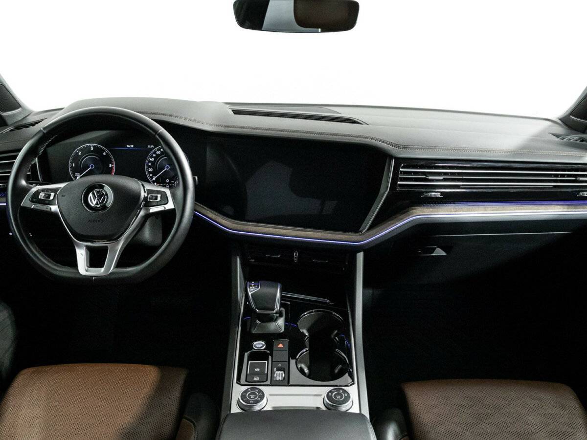 Купить Volkswagen Touareg с пробегом. Фото: #12