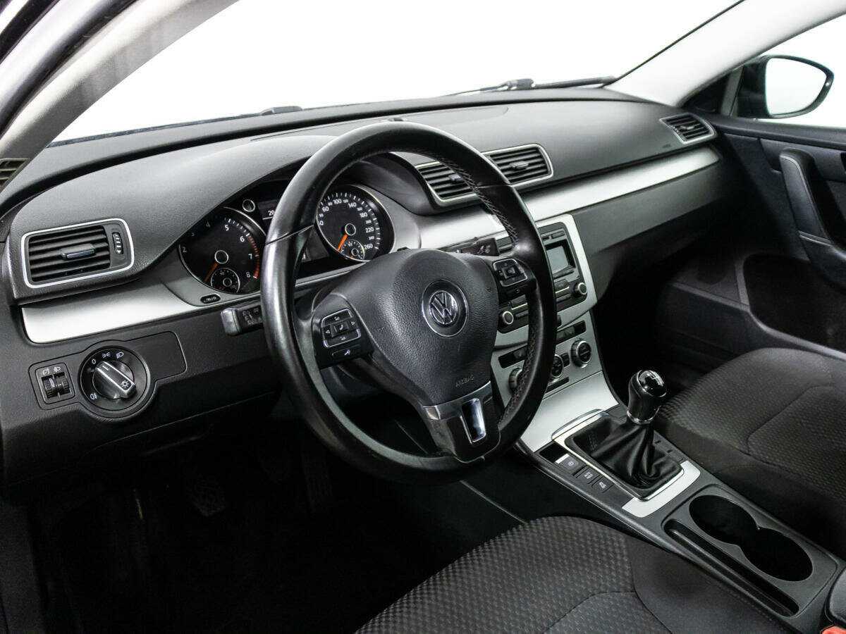 Купить Volkswagen Passat с пробегом. Фото: #10