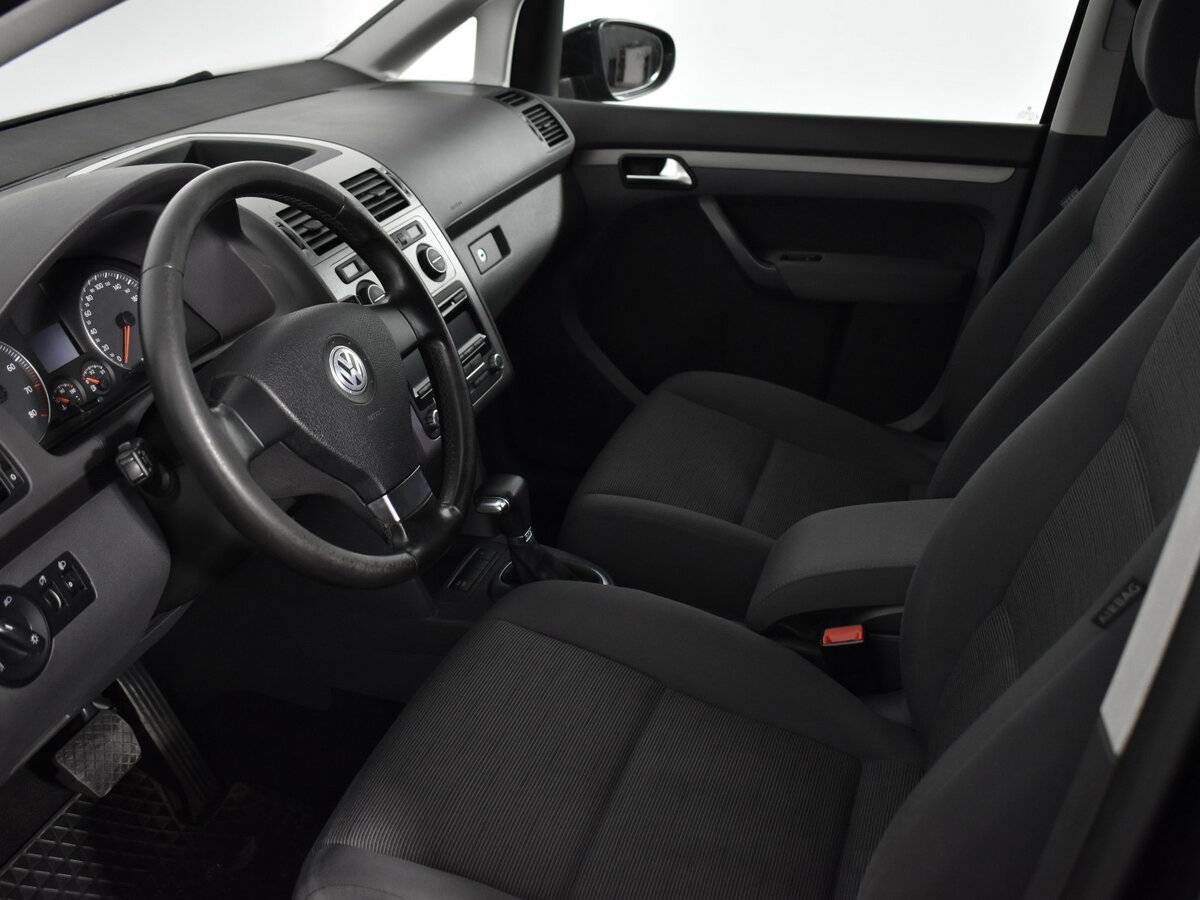 Купить Volkswagen Touran с пробегом. Фото: #8
