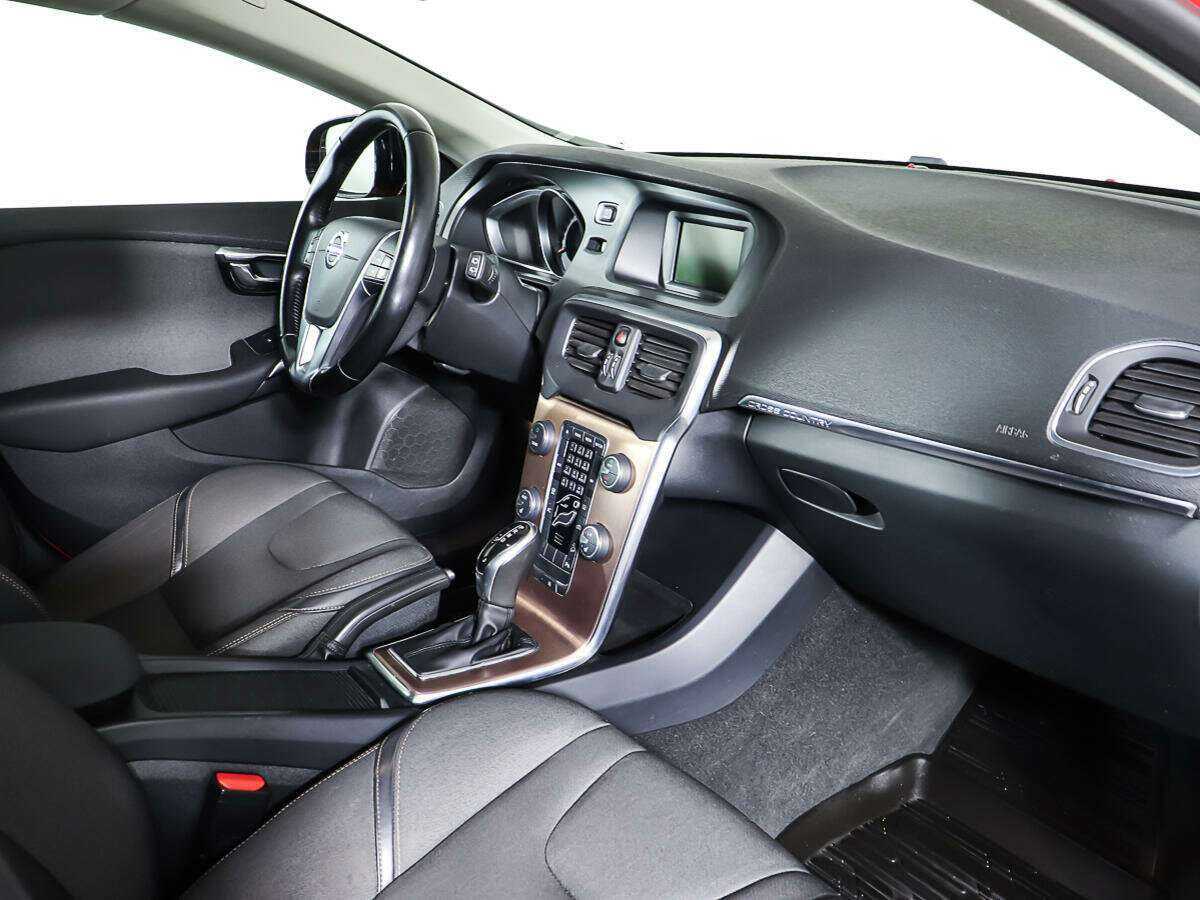 Купить Volvo V40 Cross Country с пробегом. Фото: #8
