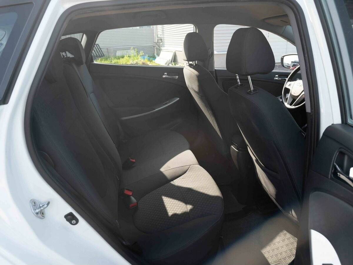 Купить Hyundai Solaris с пробегом. Фото: #10