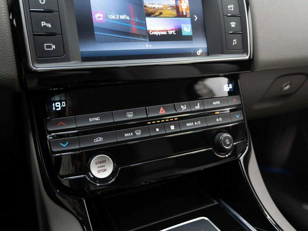 Купить Jaguar XE с пробегом. Фото: #21